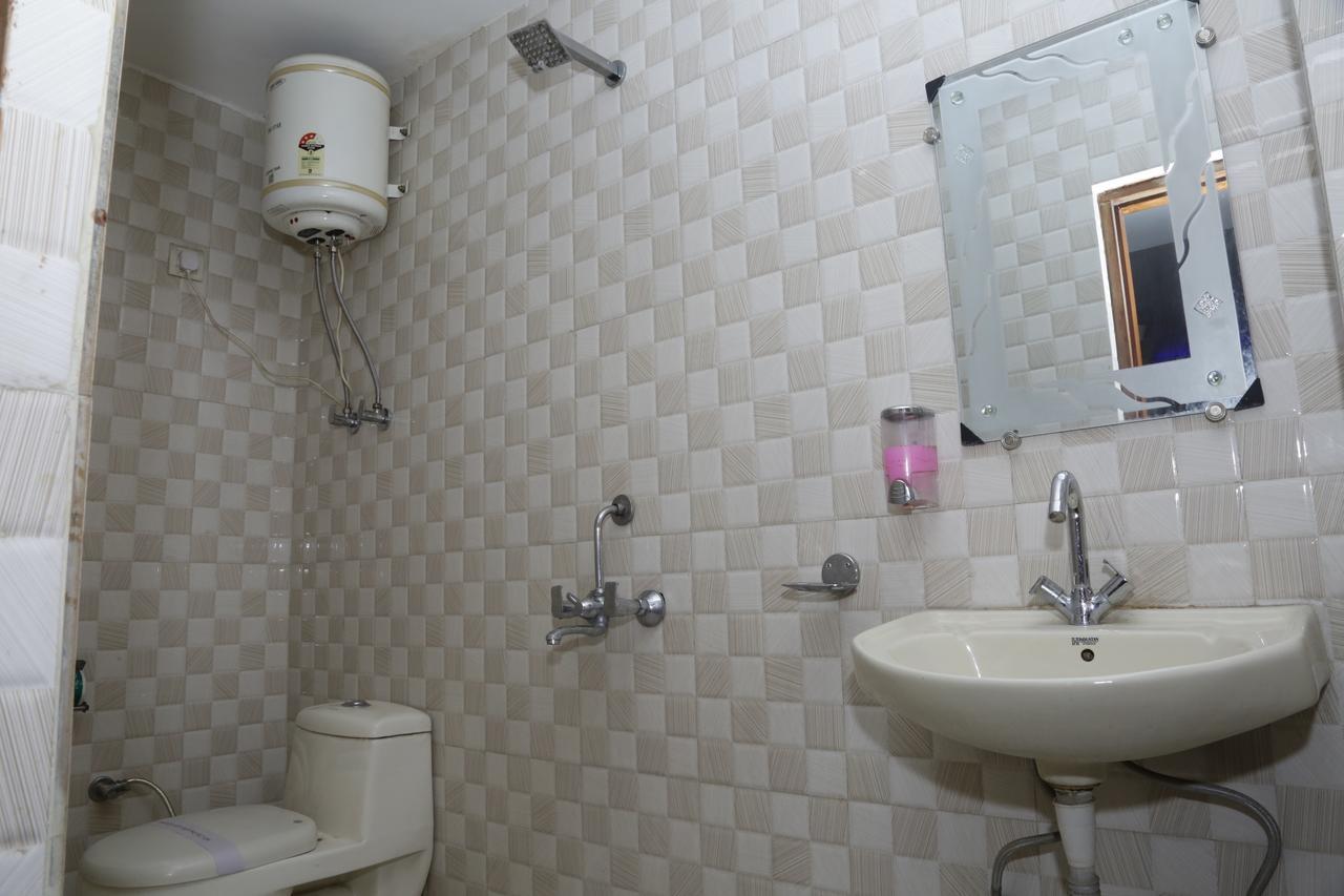 Vishal Hotel By Comfort Rooms New Delhi Buitenkant foto